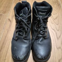 Safety boots