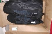 puma trainers size 9 and a half