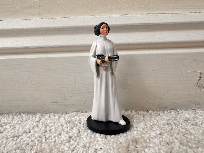 Star Wars Princess Leia Disney Store Cake Topper Action Figure approx. 9 cm. Used Please see photos