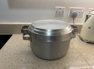 Cooking pots
