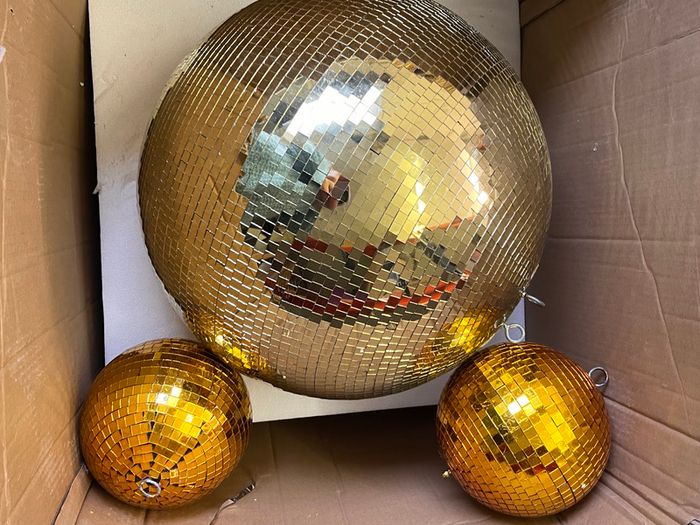 Disco Decor & Sound Bundle - 25 Mirror Balls + QTX PA