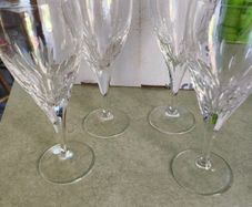 Raindrops by Galway SET OF 4  RED / White Wine, Vintage Irish Crystal 2000s TO 2009s 20.2 T. x 7.5 W. cm. in very good condition.