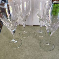 Raindrops by Galway SET OF 4  RED / White Wine, Vintage Irish Crystal 2000s TO 2009s 20.2 T. x 7.5 W. cm. in very good condition.
