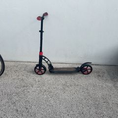 Aero C8 black and red scooter. Barely used. Perfect condition.