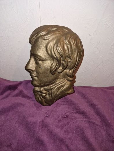 Vintage brass plaque of unknown man