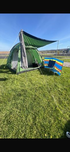 tent & chairs