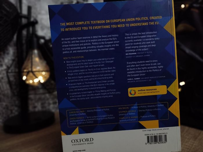 Politics in the European Union ! 5th Edition ! RRP 50-60 euro ! 2020 ! by Oxford University Press !