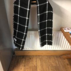 Scarf Black & White