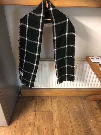 Scarf Black & White