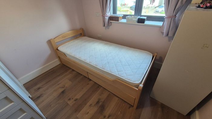 Single wooden bed frame with storage drawers ( mattress free if needed)