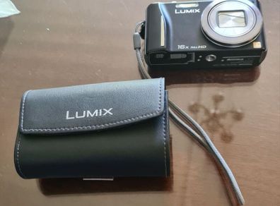 Camera with carry case + battery charging dock