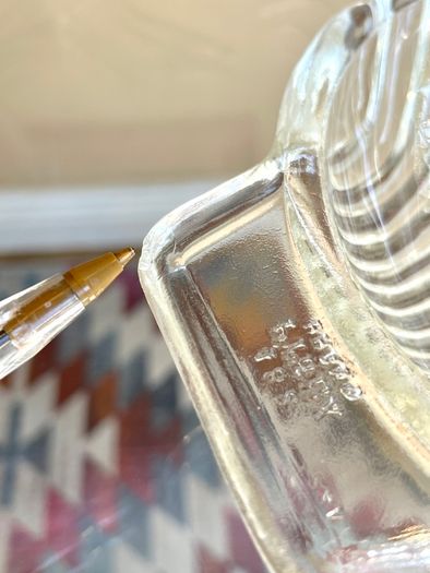 Set of 4 Vintage Pyrex Glass Shell Dishes Plates Bowls