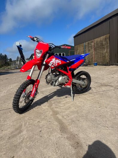 Pit bike