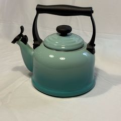 Le Creuset 2.1L Kettle in Cool Mint