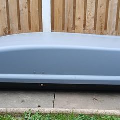 Car roof box
