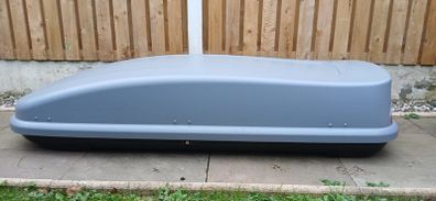 Car roof box