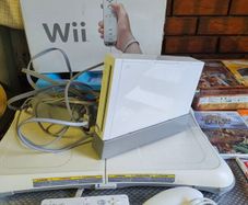 Nintendo Wii Fully Boxed + extras