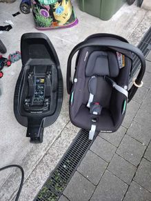 Maxi-Cosi Pebble S Car Seat and Isofix base
