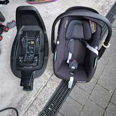 Maxi-Cosi Pebble S Car Seat and Isofix base