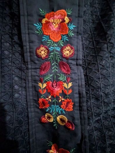 Size M Navy shift dress with floral motif
