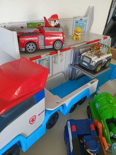 Paw Patrol Transporter Truck  Vehicles & Figures Bundle