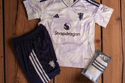 Man Utd (away) Kids Fill Kit With Socks 12/13 Yrs