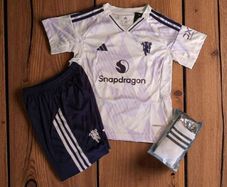 Man Utd (away) Kids Fill Kit With Socks 12/13 Yrs