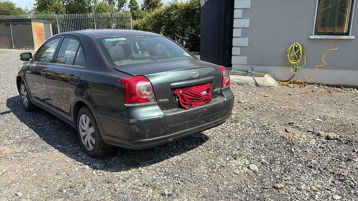 Toyota Avensis 2006 for breaking