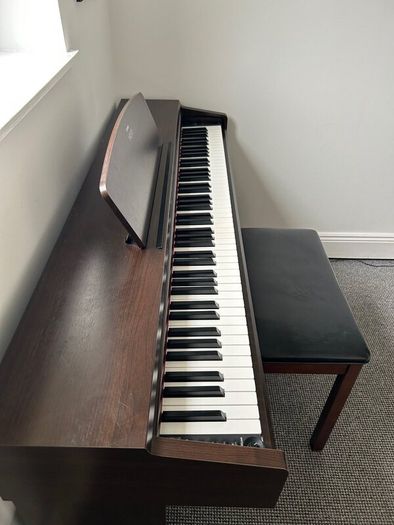 Yamaha Arius YDP-140 digital piano
