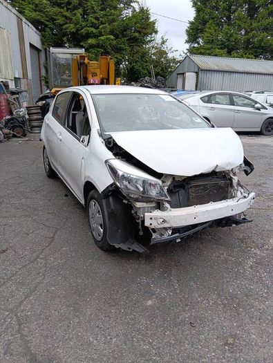 Breaking Toyota vitz 2014 petrol