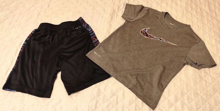 NIKE Boy's 2-piece Sets. Age 6-7