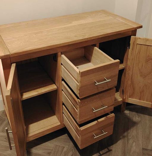 Oak 3 drawer sideboard