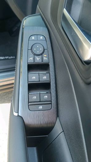 2023 Nissan Qashqai hybrid only 12k km.