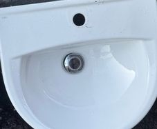 pedestal Basin, like new