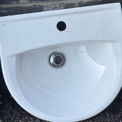 pedestal Basin, like new