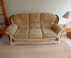 Traditional style 3-seater sofa