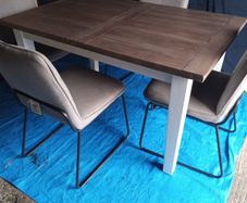 Extendable Dining table- as good as new. Ex shop display.