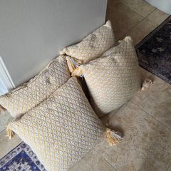 Set of 4 Luxury Tassel Cushions