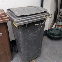 wheelie bin