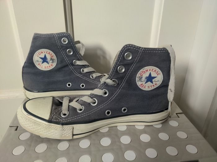 Converse Hightops.