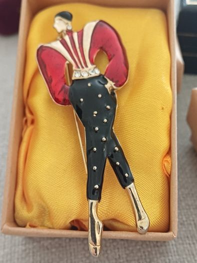 Vintage Brooches