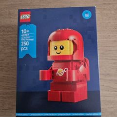 lego  40767 up-scaled baby astronaut