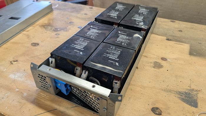 Apc Smt3000rmi2u Ups