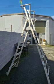 Podium platform ladder