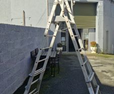 Podium platform ladder