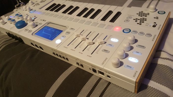 Kiviak WOFI - Sampler keyboard & Granular Synth