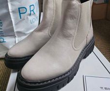 Brand New Boots Uk4