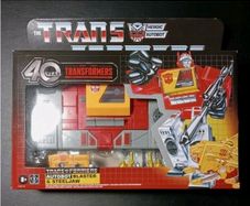 Retro Transformers Autobot Blaster & Steeljaw 40 Years Hasbro LAST ONE