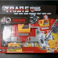 Retro Transformers Autobot Blaster & Steeljaw 40 Years Hasbro LAST ONE