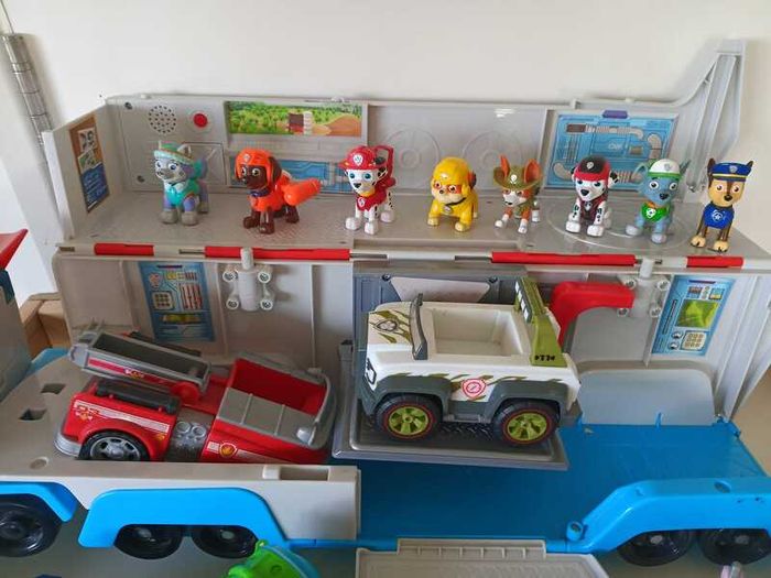 Paw Patrol Transporter Truck  Vehicles & Figures Bundle